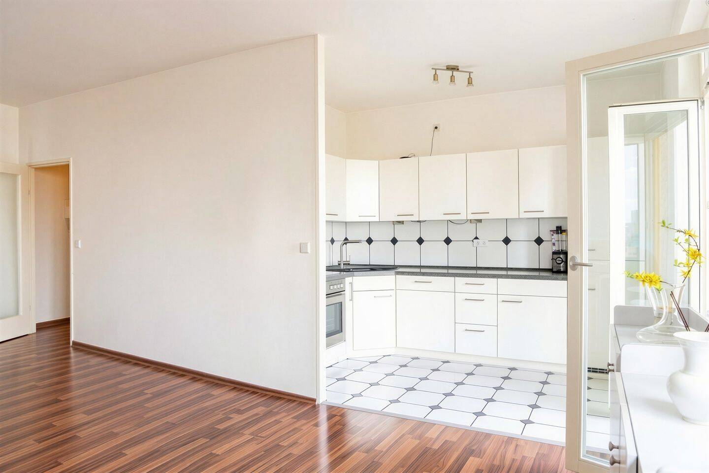 Hansaviertel mit City-Blick: Freie 2-Zimmerwohnung im 7.OG – Berlin – Vorschaubild 3