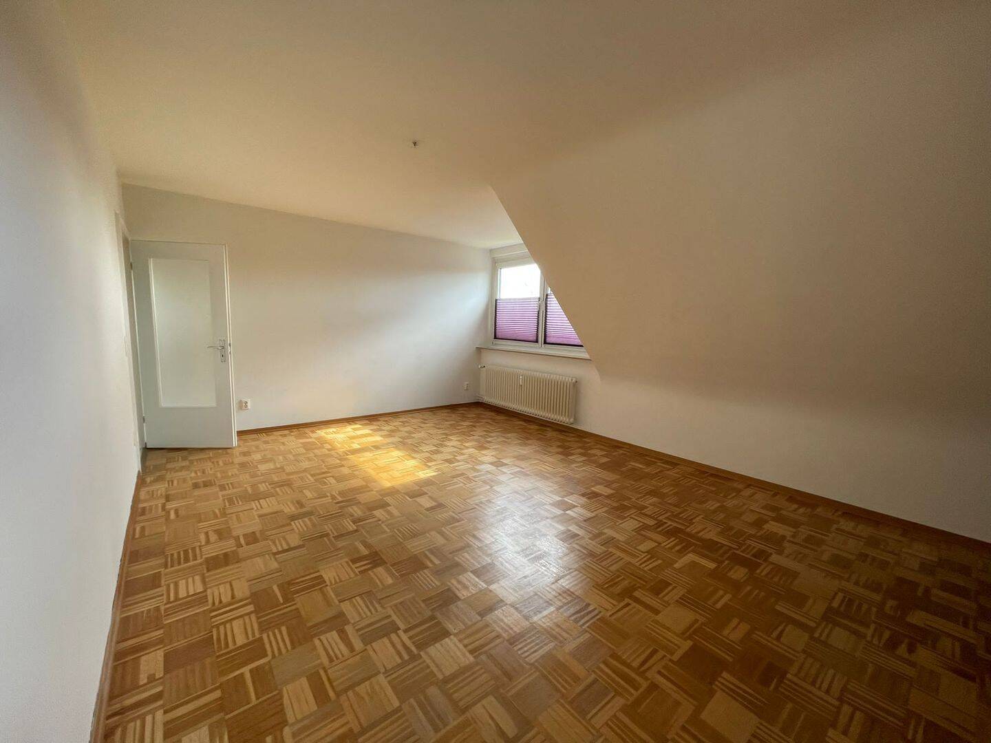 Gemütliche 3 Zimmerdachgeschosswohnung mit Einbauküche
