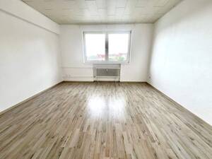 Großzügige 1-Zimmer-Wohnung Saniert mit schönem Ausblick, Aufzug, Stellplatz – 24103 Kiel – Vorschaubild 3