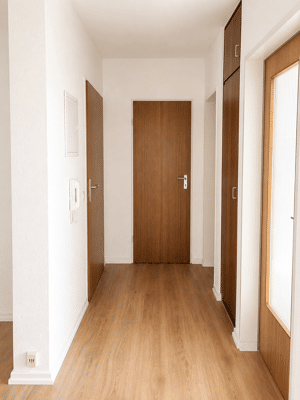 Renovierte DG-Wohnung: 3 Zimmer mit EBK und Stellplatz – 54294 Trier – Vorschaubild 3