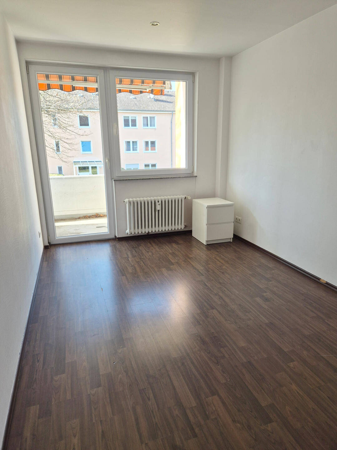 Bezugsfreie 4-Zimmer-Eigentumswohnung mit Loggia und idealer Raumaufteilung - modernisiert 2013 – Bonn – Vorschaubild 2