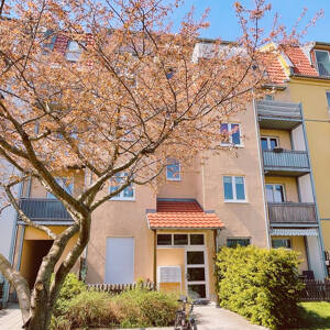 Langfristig vermietete 2-Raumwohnung mit Balkon im Paket für Ihre Kapitalanlage!
