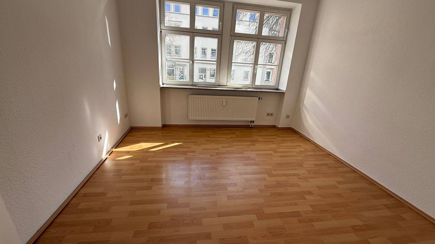 1. OG mit Aufzug / neues Laminat wird verlegt oder Kaltmietfrei mögl. – Chemnitz – Vorschaubild 6