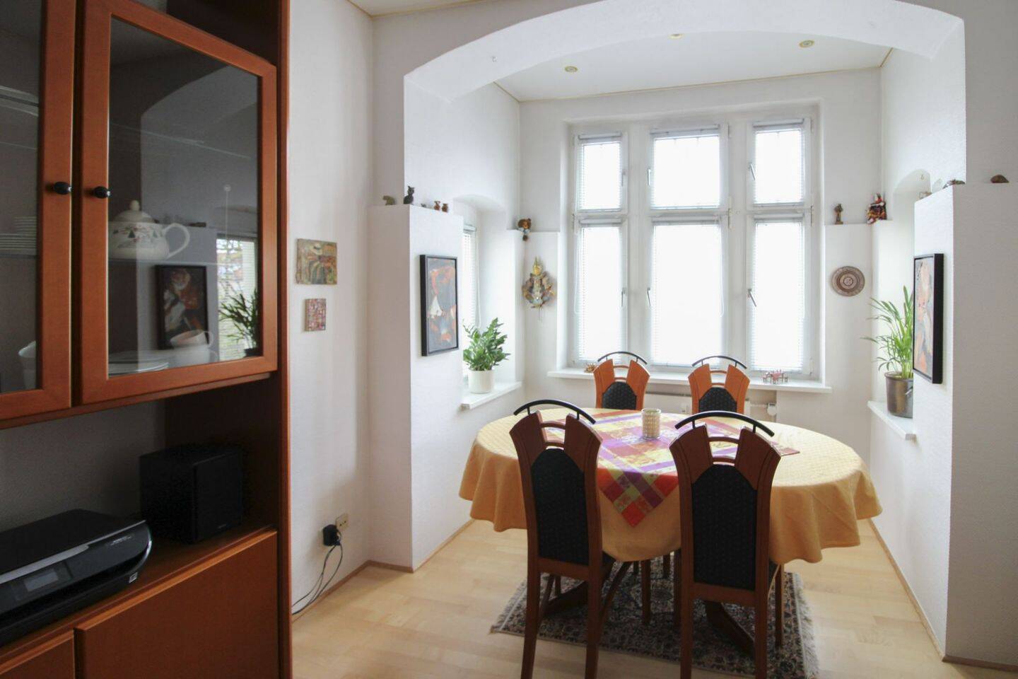 Attraktive 2-Zimmer-Wohnung in Berlin-Friedenau mit großzügigem Wohnbereich und Loggia – Berlin – Vorschaubild 2