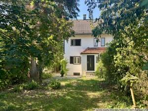 Alte Seele erhofft neuen Schwung - kleine DHH mit parkähnlichem Garten in schöner Lage