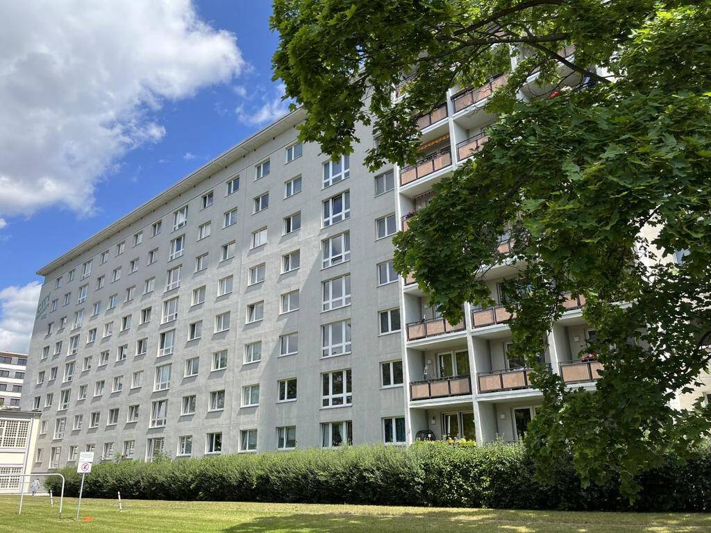 Nahe Theaterplatz gelegene 2-Raum-Wohnung mit Badewanne – Chemnitz – Vorschaubild 4