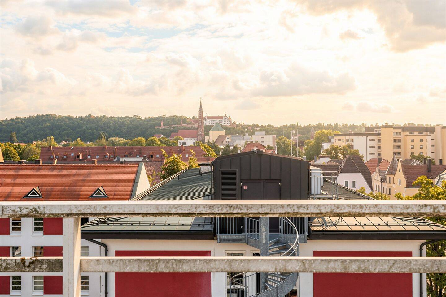 Stadtnah wohnen, weit blicken: 4-Zimmer-Wohnung mit sonniger Terrasse – Landshut – Vorschaubild 3