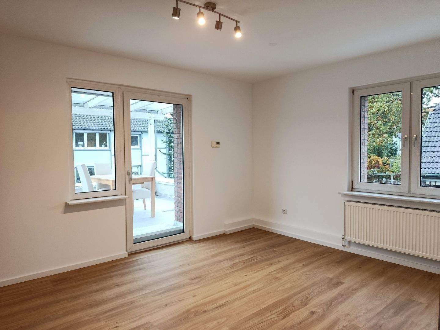 !!! ZIMMER mit HERRLICHER TERRASSE in 3-er WG !!! - mit EBK nahe FH-DEUTZ !!! – Köln – Vorschaubild 3