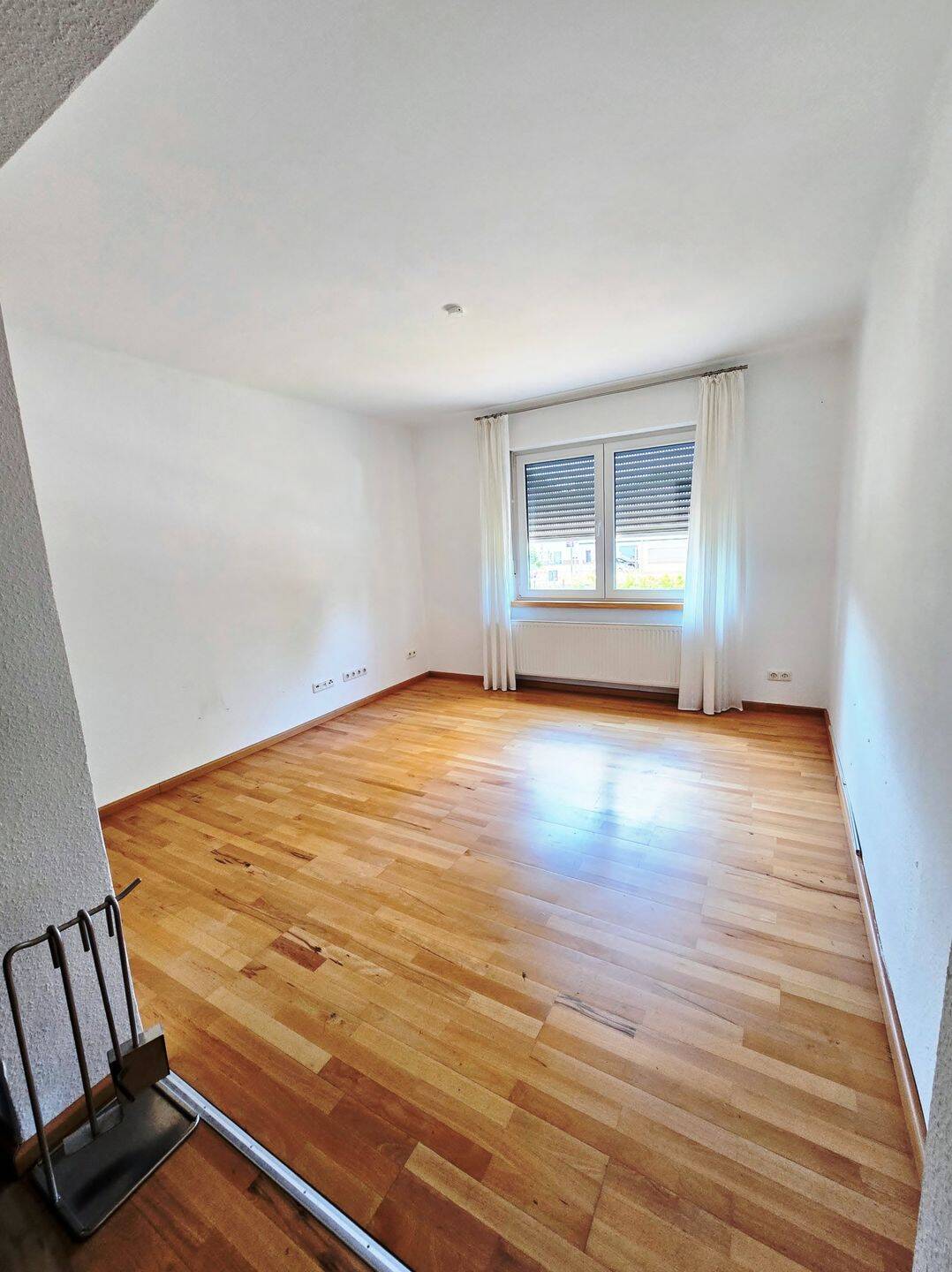 Bezugsfertiges Raumwunder in Wiltingen: 5 ZKB, ca. 100 m², renov., 4 Stellplätze/Garagen incl. großem Gartengrundstück – Wiltingen – Vorschaubild 8