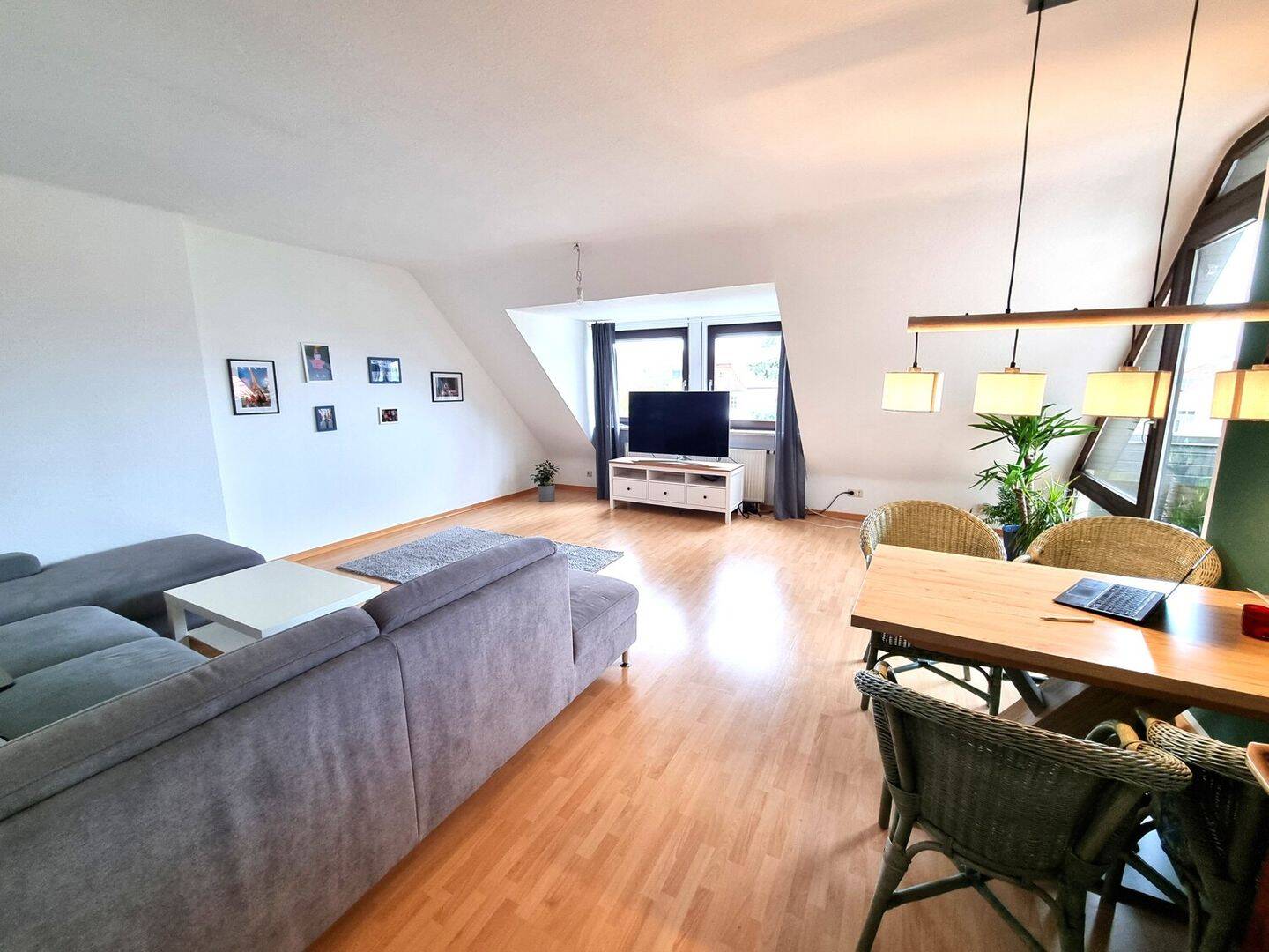 Tolle Ausblicke über die Dächer von Altdorf: 4-Zimmer-DG-Maisonette-ETW mit großer West-Loggia – Altdorf bei Nürnberg – Vorschaubild 2