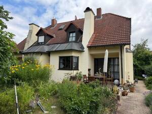 Doppelhaushälfte im Landhausstil, EBK, 1 Garage, schön eingewachsenem Garten, gute Wohnlage, 90768 Fürth-Vach