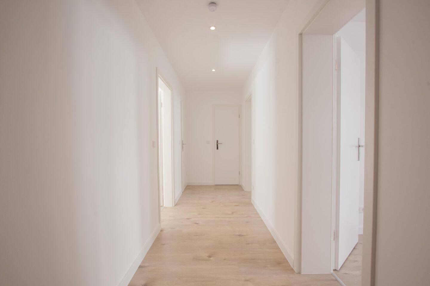 3 Zimmer Wohnung mit Balkon, EBK und 240 qm Garten – Düsseldorf – Vorschaubild 3