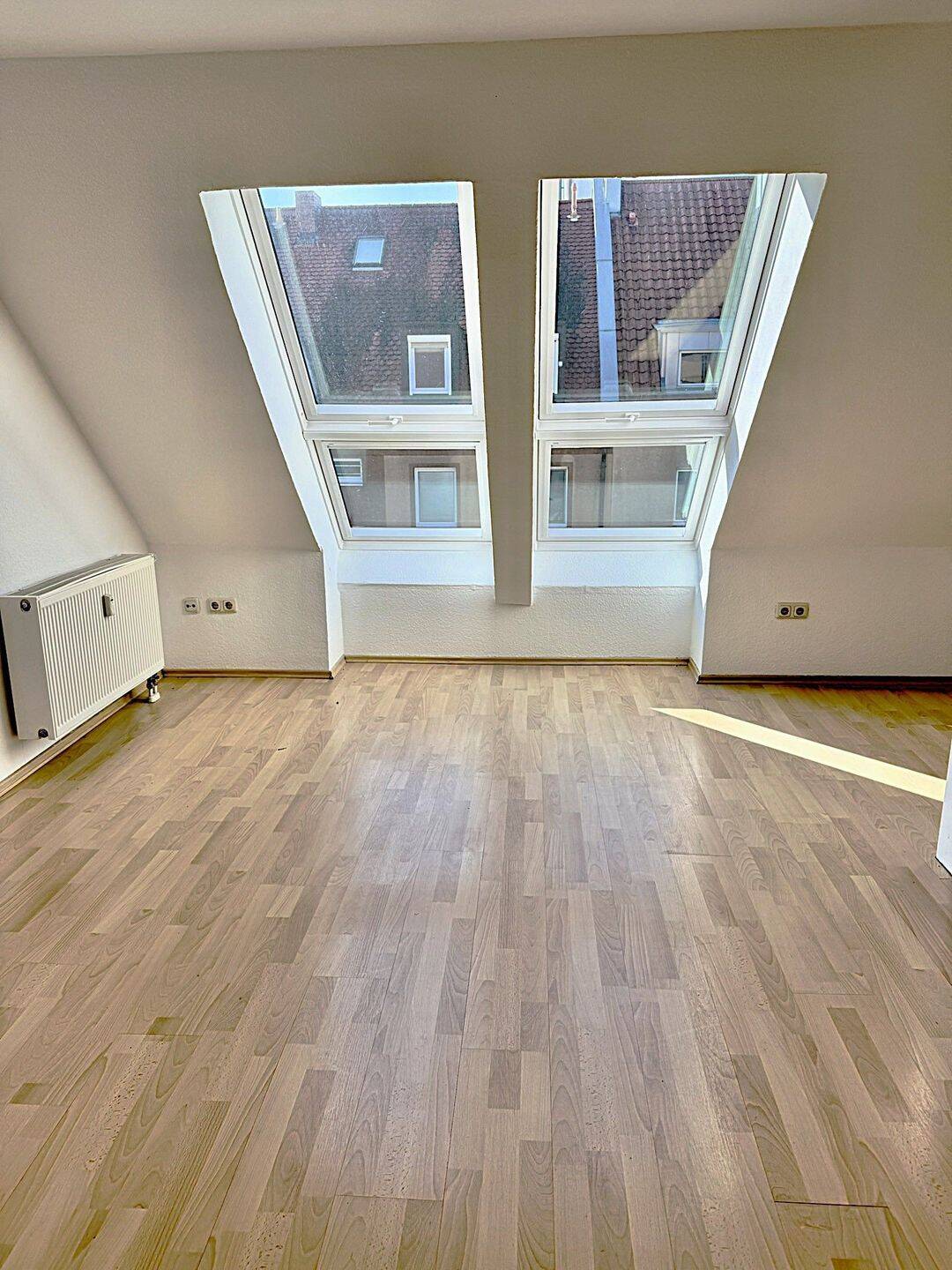 Lichtdurchflutetes Dachstudio am Rennweg – Nürnberg – Vorschaubild 2