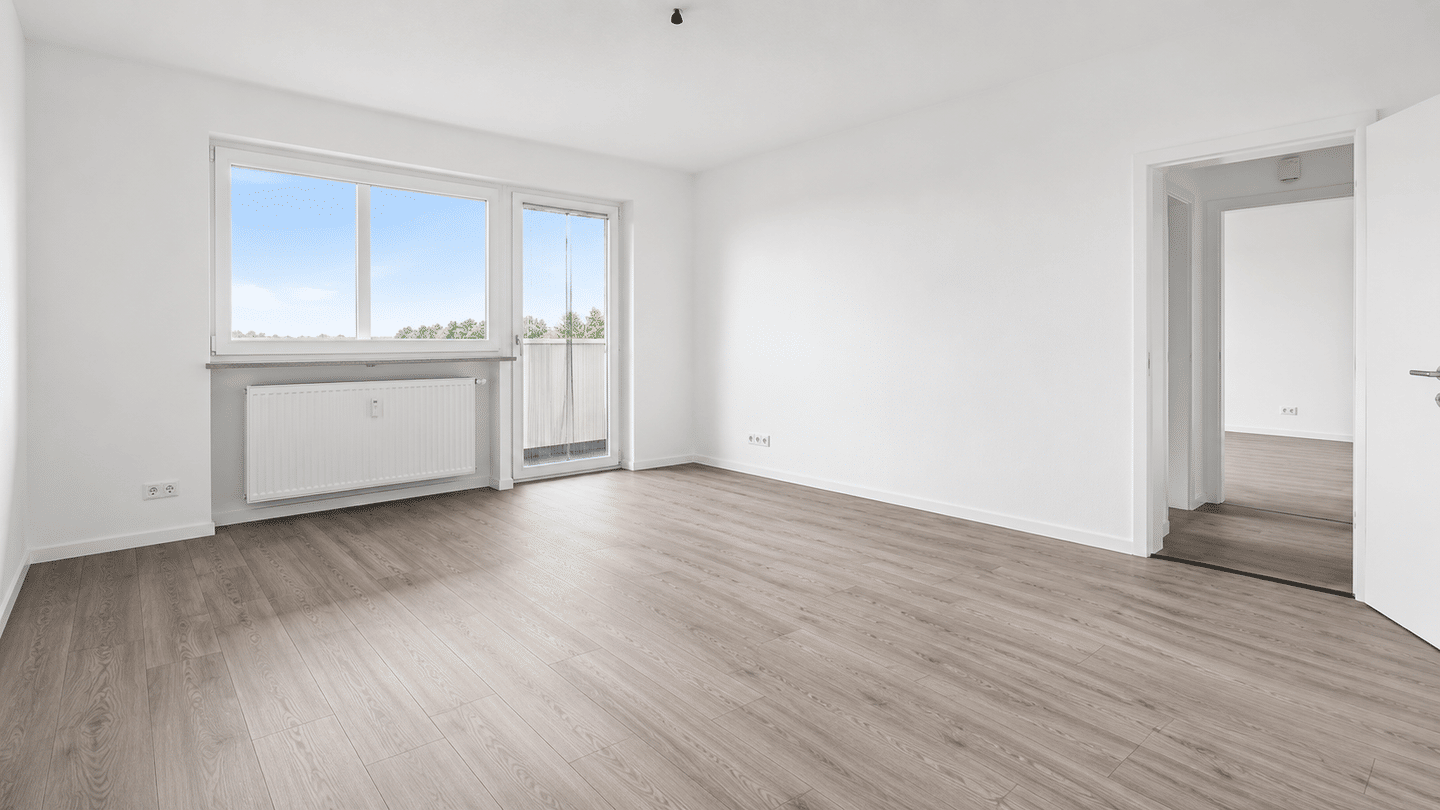 Modernisierte 3-Zimmer-Wohnung mit Panorama-Loggia, Alpenblick, Aufzug und Stellplatz