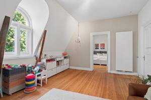 Elegante Endetagenwohnung in prachtvoller Altbauvilla, idyllische Bestlage: in nur 400m zur Alster – 22085 Hamburg – Vorschaubild 7
