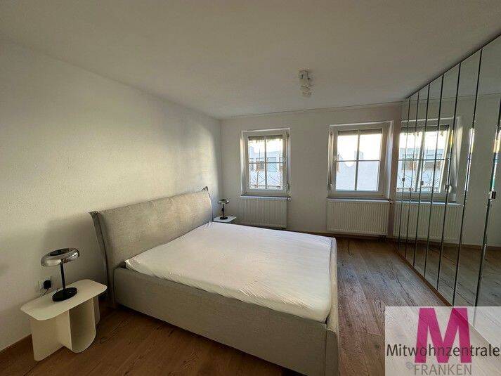 Moderne neu möblierte 2-Zimmer-Wohnung an der Burg – Nürnberg – Vorschaubild 2