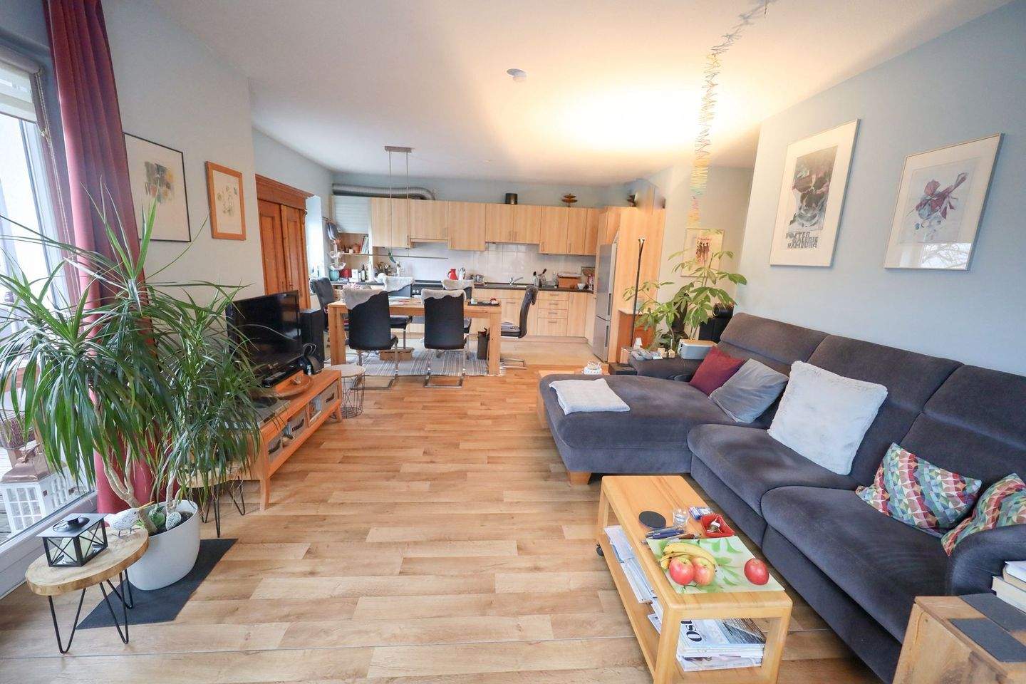 Repräsentative Etagenwohnung mit Balkon und Stellplatz