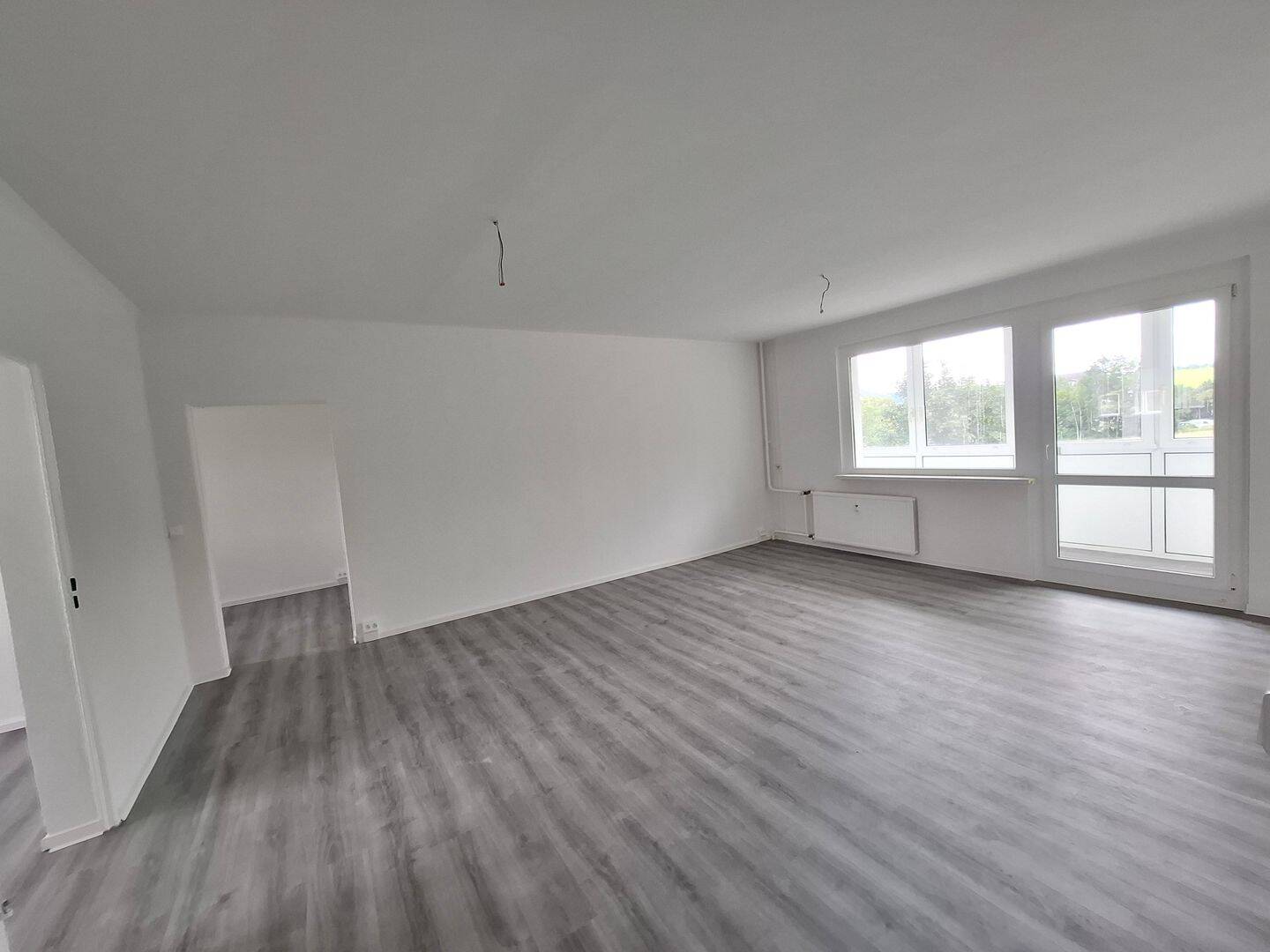 *** Sanierte 4-Raumwohnung: viel Platz und kurze Wege für kleine Füße ***