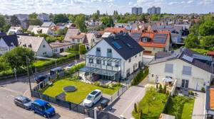 RE/MAX - Moderne DHH in München Norden!