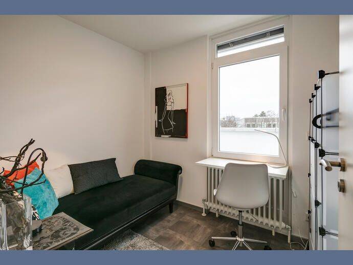Möbliert: Moderne 2,5 Zi-Dachterrassenwohnung – München – Vorschaubild 6