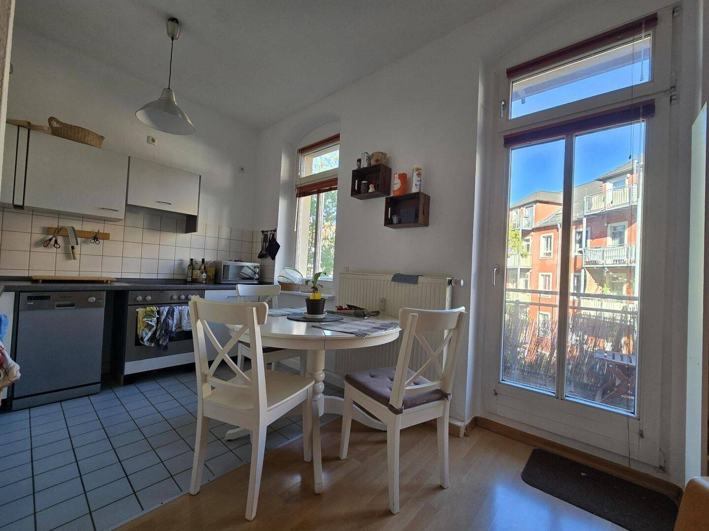 gemütlich, helle 2-Zimmerwohnung mit großen Balkon in zentraler, ruhiger Lage zu verkaufen.
