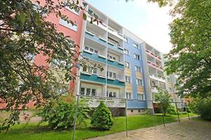 In der Herrichtung! 3-Raumwohnung mit Balkon und Dusche in der 2. Etage! – 6128 Halle (Saale) – Vorschaubild 1