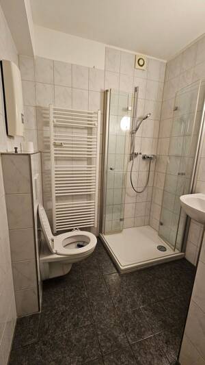 Neu renovierte 2,5-Zimmer-Wohnung mit Aufzug in bester Lage von Duisburg-Duissern – 47058 Duisburg – Vorschaubild 8