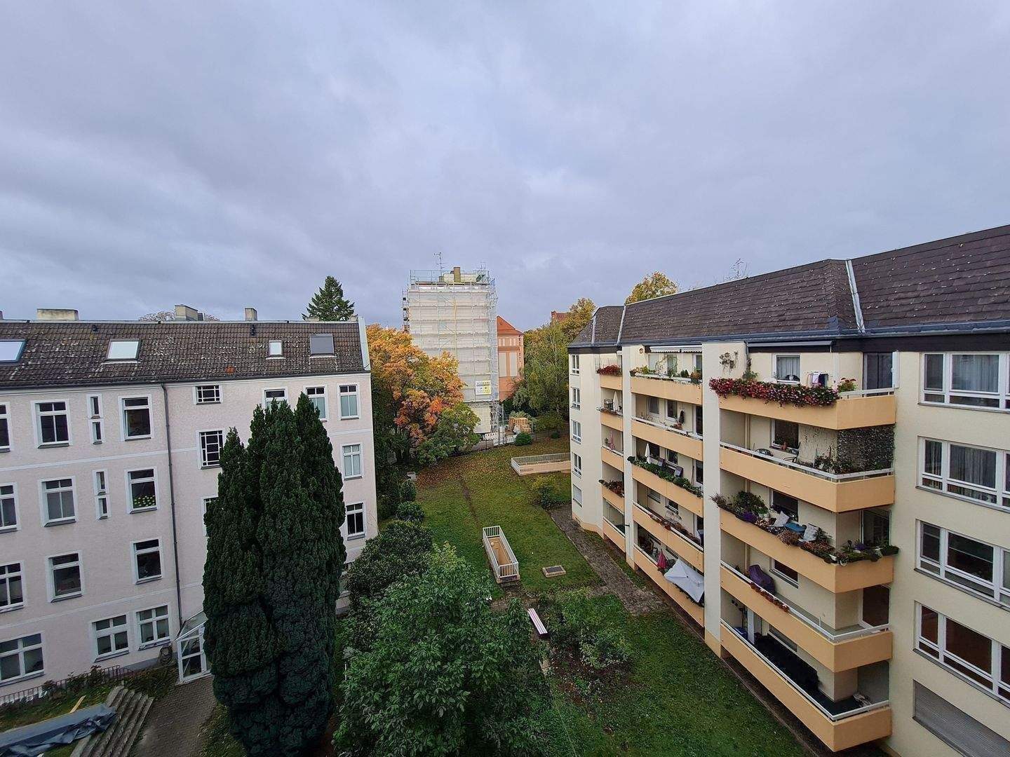 Ausblick mehrere Kilometer mit S-O-Balkon! Tolle Wohnung Breite Str.in Schmargendorf ums Eck*LIFT ins 4. Obergeschoss, Deckenhöhe über 3 m – Berlin – Vorschaubild 7