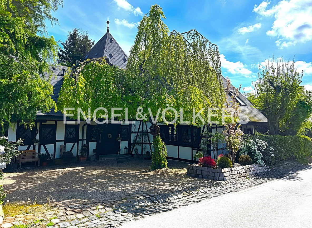 Exklusives Landhaus in der Solinger Südstadt mit Einliegerwohnung – Solingen – Bild 1 von 9