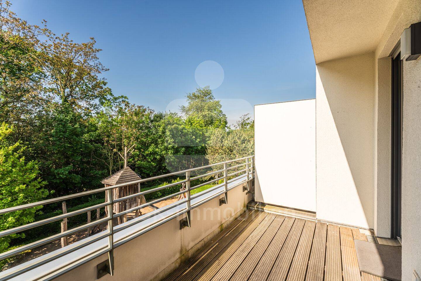 Moderne Eigentumswohnung mit Sonnenbalkon und Tiefgaragenstellplatz im Waldbadviertel! – Köln – Vorschaubild 4