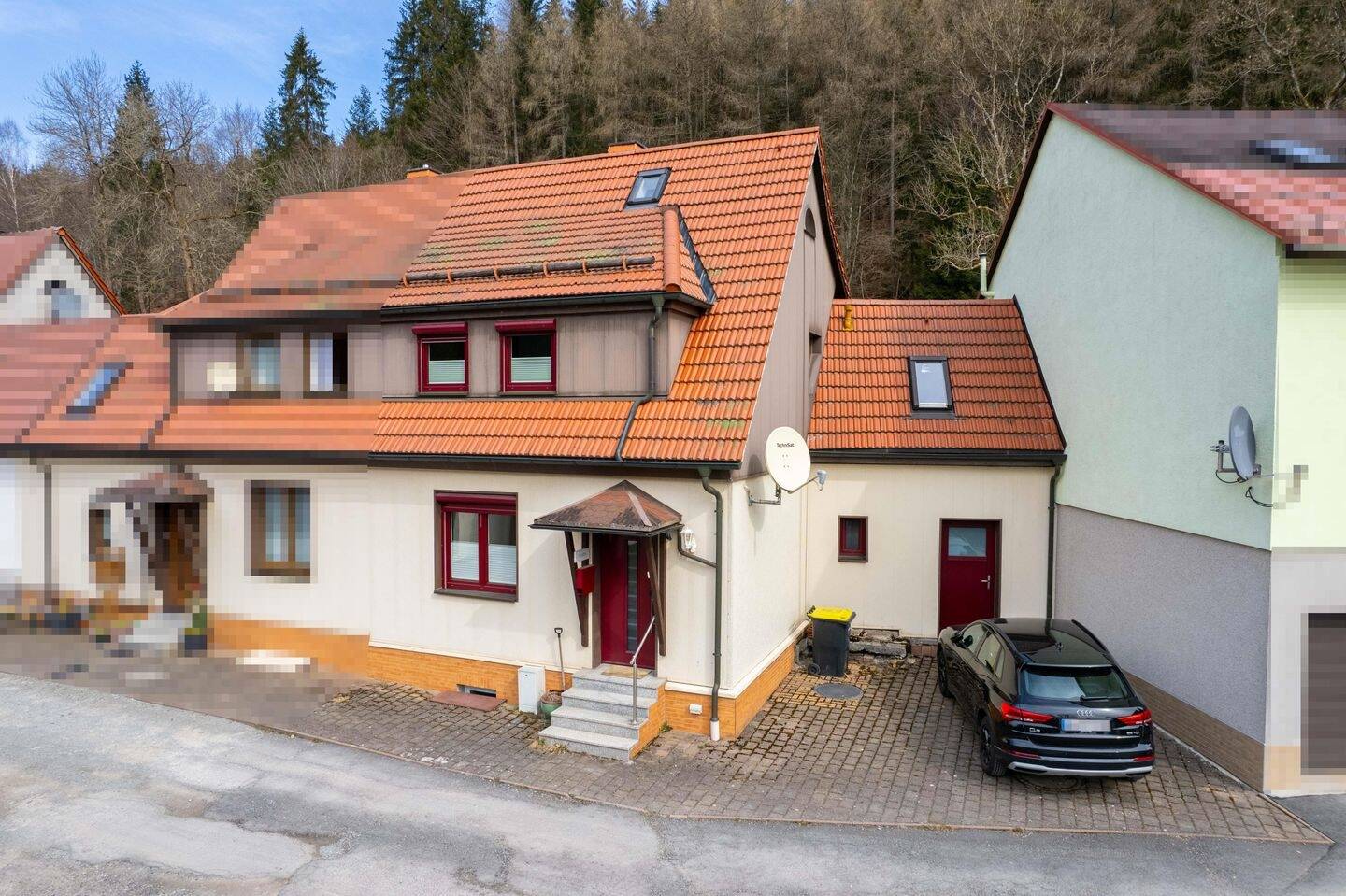 Charmante Doppelhaushälfte mit Potenzial - Wohnen mit Charakter und Gartenidylle – Schmiedefeld am Rennsteig – Bild 1 von 8