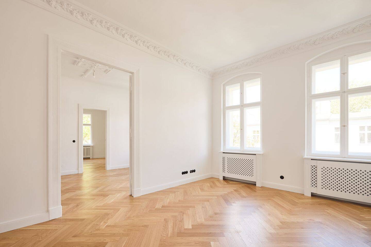 Friedenau: Erstbezug im Stuckaltbau, 3-Zimmer mit Balkon, Fischgrätparkett, Kamin, Freistehende Badewanne & Regendusche, Fernwärme, Provisionsfrei – Berlin – Bild 1 von 9