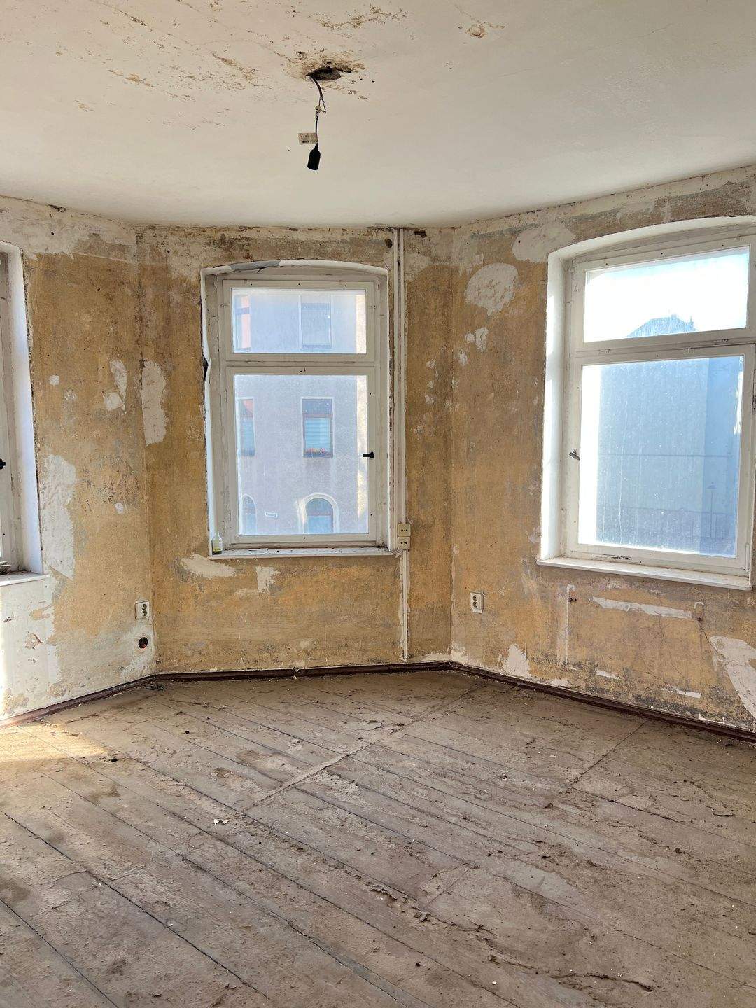 Stadthaus mit großem Potenzial und vielseitigen Nutzungsmöglichkeiten, das darauf wartet, wieder mit neuem Leben erfüllt zu werden. – Reichenbach – Vorschaubild 9