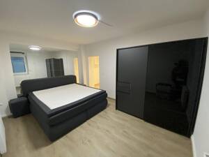 Renoviert, Möbliert, Erstbezug, Eigener Eingang, Zentral – 70176 Stuttgart – Vorschaubild 3
