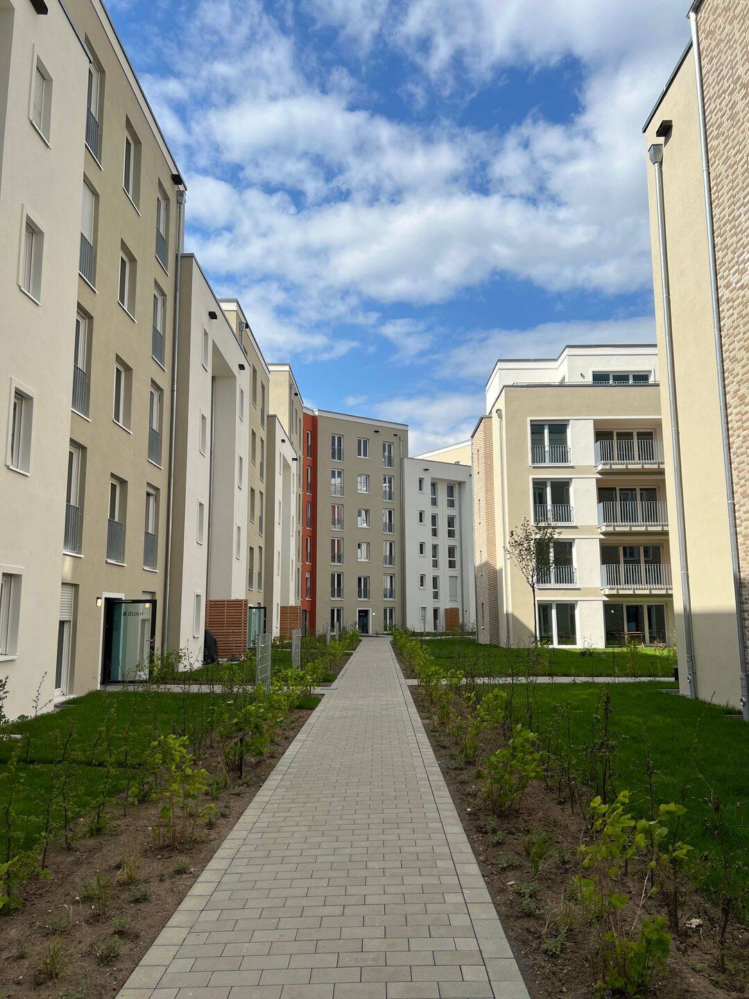 Erstbezug: Hochwertige 3-Zimmer-Wohnung mit 2 Bädern, schließbarer Loggia & TG in Darmstadt Mitte – Darmstadt – Vorschaubild 4