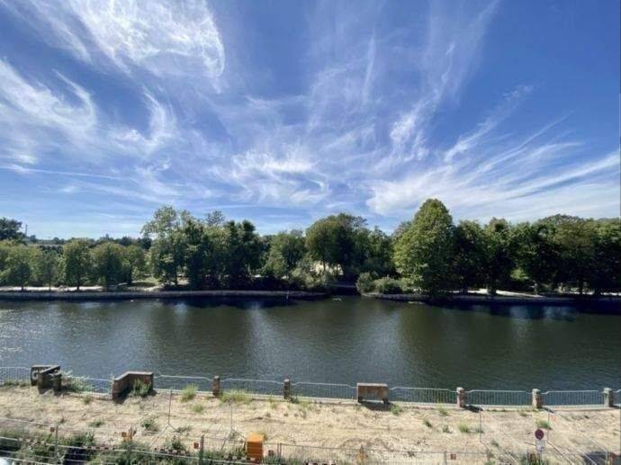 BEGEHRTE WASSERLAGE - PANORAMA-BLICK AUF DIE SPREE & DEN SCHLOSSPARK - ZUR ZEIT VERMIETET – Berlin – Vorschaubild 2