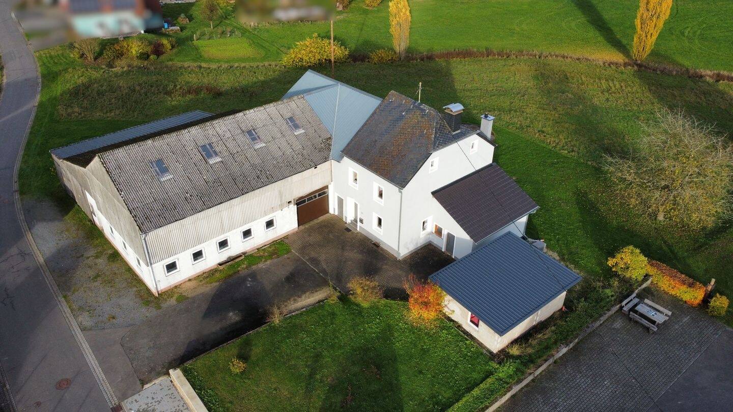 Riesiges Traumgrundstück I Teilrenoviert I Hallen & Wirtschaftsgebäude – Heilenbach – Bild 1 von 9