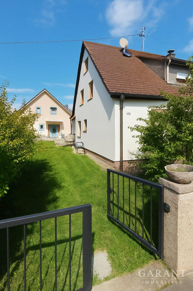 Charmante Doppelhaushälfte mit Garten, Werkstatt & Garage in Augsburg-Göggingen – Augsburg – Bild 1 von 9