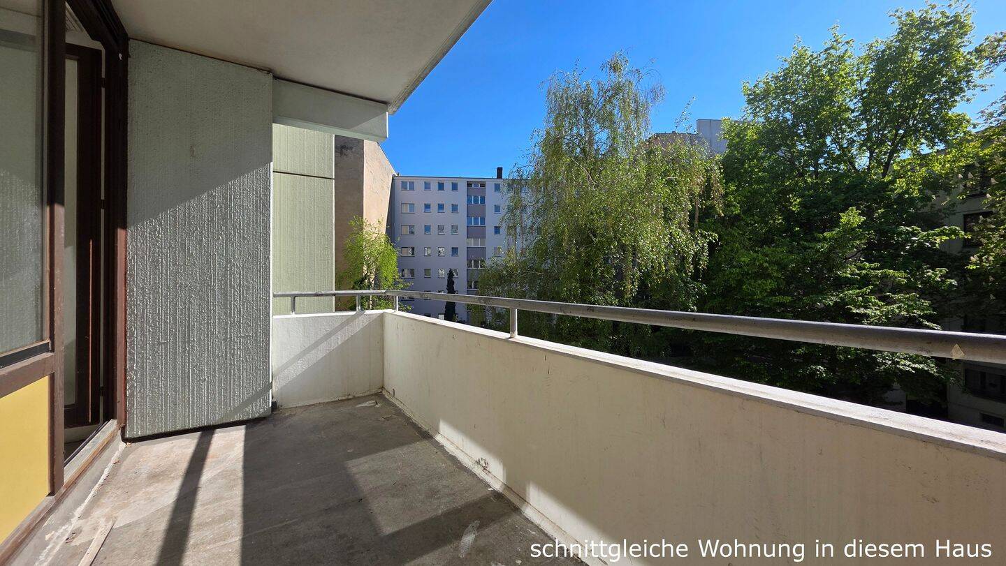 Freiwerdende 4-Zimmer-Wohnung mit Süd-Westloggia und Fahrstuhl nur 300 Meter vom Kudamm! – Berlin – Vorschaubild 3