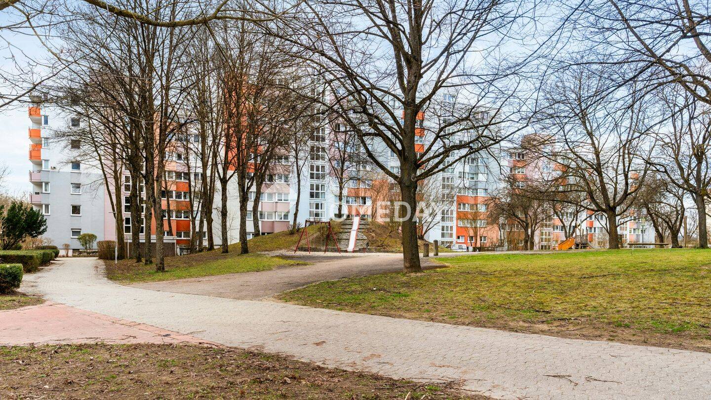 Über den Dächern der Stadt - leerstehende 2-Zimmer-Wohnung, mit Balkon und Wintergarten – Regensburg – Vorschaubild 5