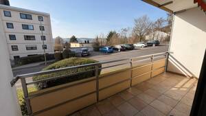 Frisch renovierte Wohnung (2026) mit neuem Bad und neuer Einbauküche sowie Garage und Balkon – 97209 Veitshöchheim – Vorschaubild 3