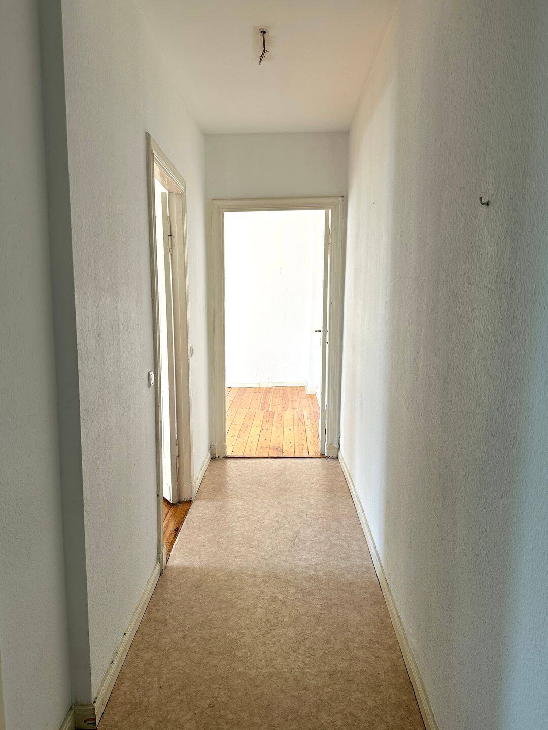 Altbauflair in attraktiver Lage: bezugsfreie 2-Zimmer-Wohnung nahe Lietzenseepark in Charlottenburg! – Berlin – Vorschaubild 3