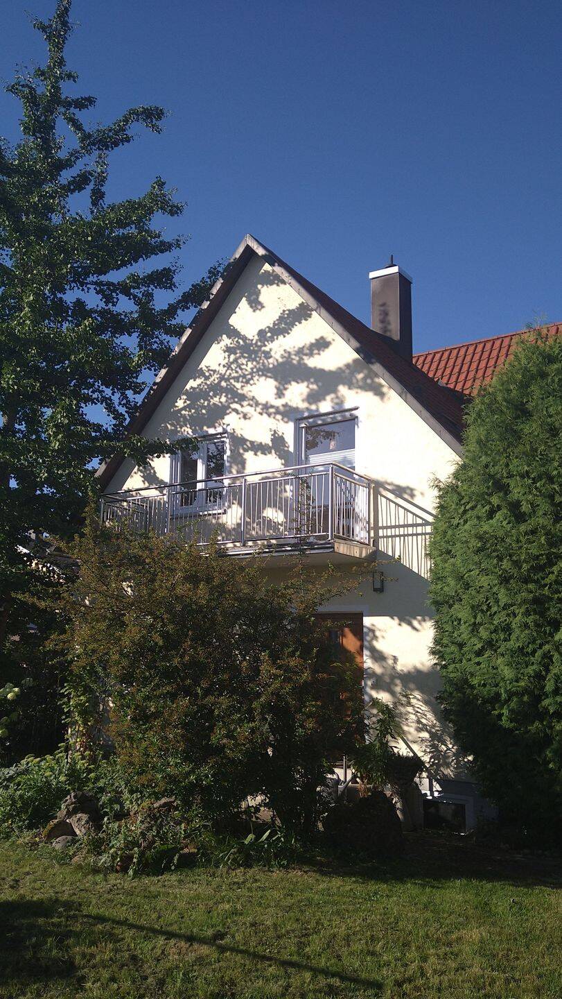 Haus WG , sucht 3te(n) Mitbewohner (eine Person!)