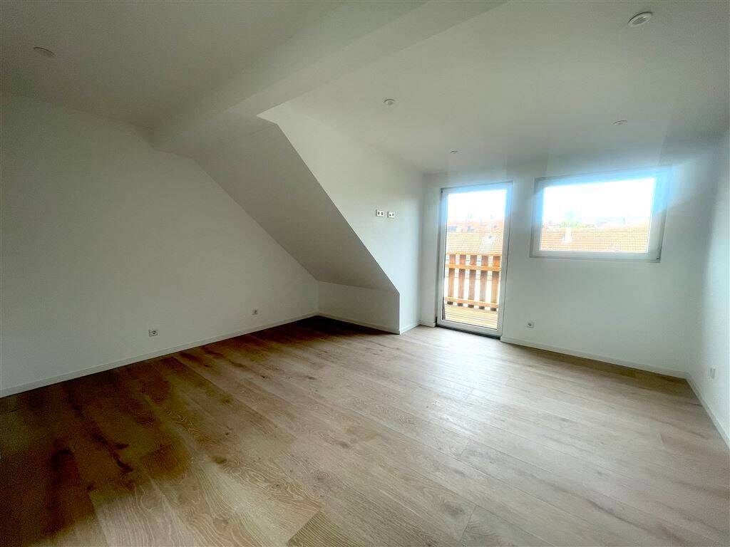 Elegante hochwertige Dachgeschosswohnung mit 2 großen Balkonen – Nürnberg – Vorschaubild 5