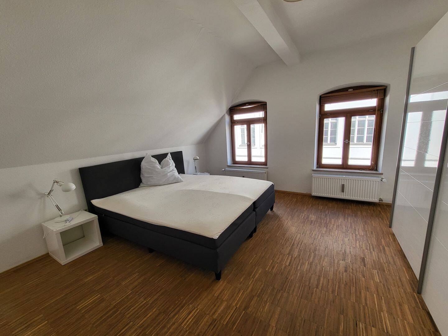 Vollmöbliert und ausgestattet! Schicke Dachgeschoss-Altsadtwohnung 85049 Ingolstadt – Ingolstadt – Vorschaubild 4