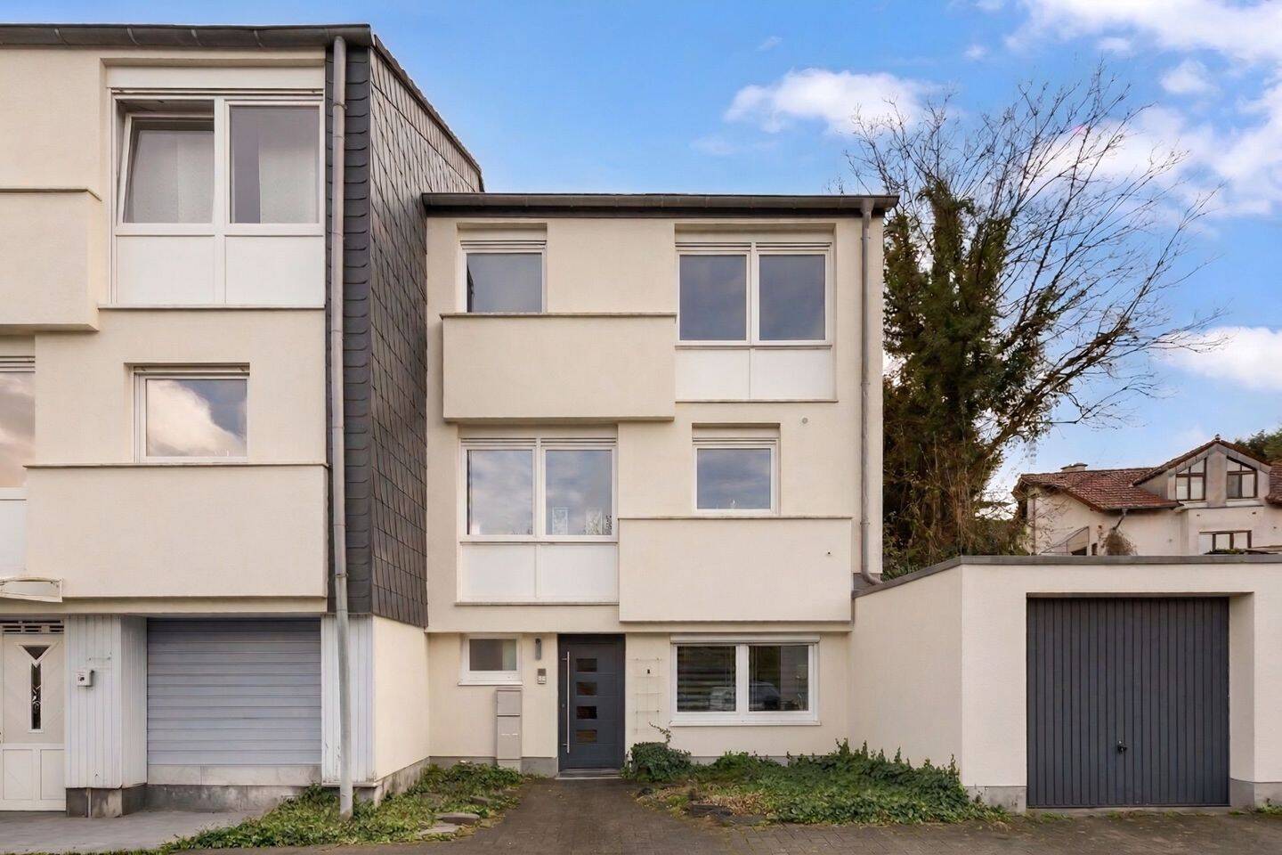 Familienglück in Metzkausen: modernisiertes Reihenendhaus mit Garten & Ausbaupotenzial – Mettmann – Bild 1 von 9