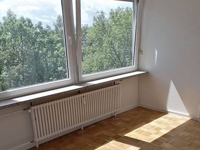 Ihr neues Zuhause | 5 Zimmer | Einbauküche | Balkon/Loggia [18m²]| Zwei Bäder & separates Gäste WC | Stuttgart Asemwald – Stuttgart – Vorschaubild 4