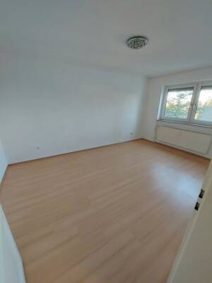 Schöne 2-Zimmer-Wohnung mit Einbauküche, Keller und Außenstellplatz – 63454 Hanau – Vorschaubild 2