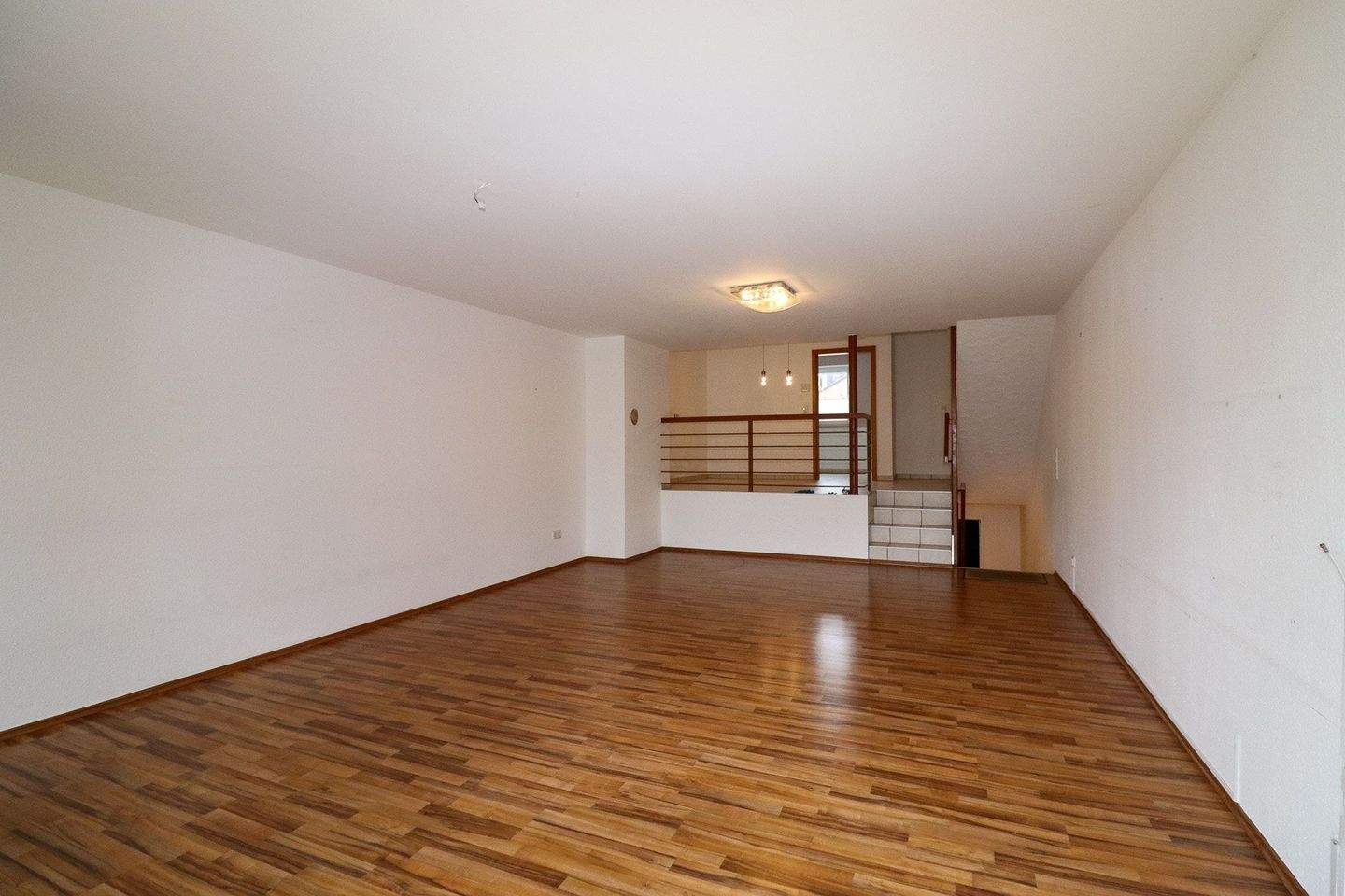 Reihenendhaus mit Splitlevel-Architektur, Garage, Garten und neuer Heizung – Bergheim – Vorschaubild 4