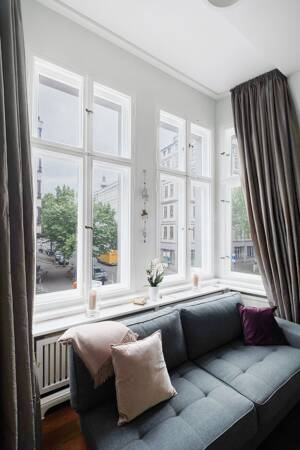 Elegantes Altbau-Juwel nahe der Fischerinsel mit Lift-Landing und zwei Balkonen – 10179 Berlin – Vorschaubild 3